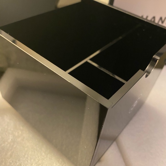 2021 Chanel ❤️Beauty and Qtip storage., lid covers and keeps interior sanitary - Picture 4 of 4